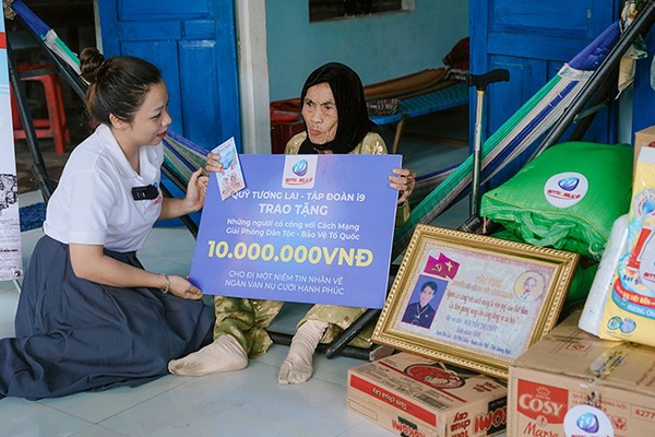 Nhân viên hỗ trợ qua điện thoại